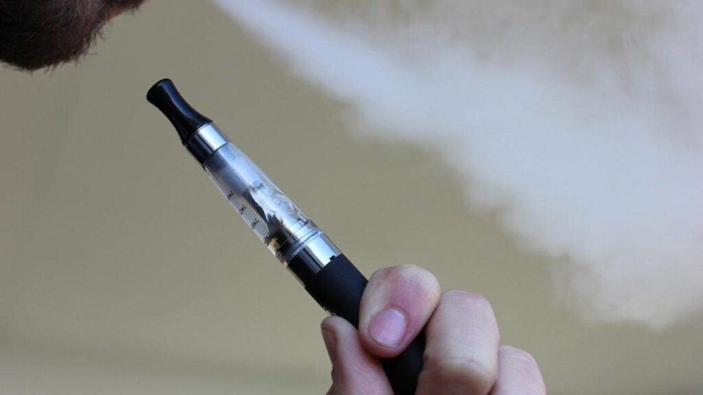 Russian Governor Calls for Full Ban on E-cigarette Sales